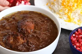 طرز تهیه فسنجون مرغ / غذای سنتی ایرانی با عطر و رنگ ویژه