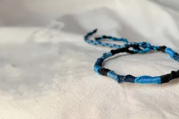 آموزش ساخت دستبند دوستی مارپیچ