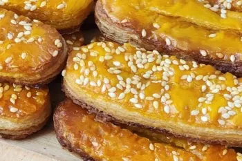 طرز تهیه شیرینی زبان خشک با مغزی بدون شربت!