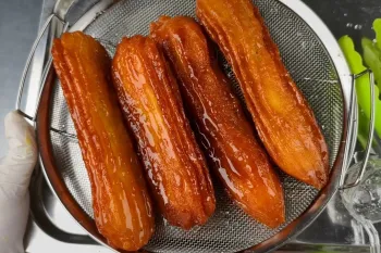 بامیه خشک بازاری مثل قدیم طرز تهیه بامیه خشک اهوازی خوش رنگ و ترد با مواد کاملا ساده و در دسترس!