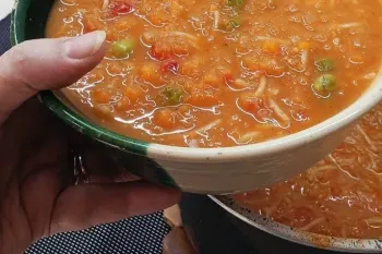 سوپ گیاهی فوق العاده خوشمزه فقط با چند قلم مواد ساده هر چی بخوری ازش سیر نمیشی!