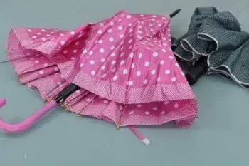 ایده خلاقانه: ساخت پیشبند آشپزخانه از چترهای کهنه