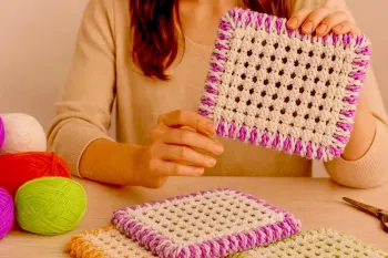 آموزش ساده ترین بافتنی دنیا: ساخت رومیزی بدون ابزار