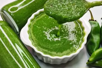 این سس با سوخاری ، نیمرو ، بادمجان سرخ شده / عجیب میچسبه حتما امتحانش کن