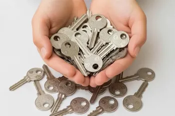 دور انداختن کلیدهای قدیمی یک اشتباه بزرگ است! میلیاردها نفر حتی این راز را نمی دانند!