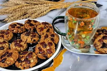 طرز تهیه کوکی رژیمی خرما و گردو بدون شکر و کره سالم و خوشمزه