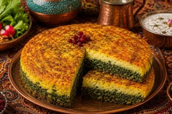 طرز تهیه کوکو دورنگ؛ ترکیب طلایی کوکو سیب زمینی و کوکو سبزی با ظاهری شیک و طعمی بی نظیر