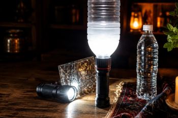ترفند ساده برای دو برابر کردن نور چراغ قوه در زمان قطعی برق