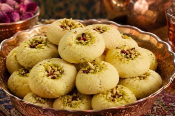 شیرینی شستی زنجان؛ شیرینی سنتی، لطیف و خوش عطر که در دهان آب می شود!