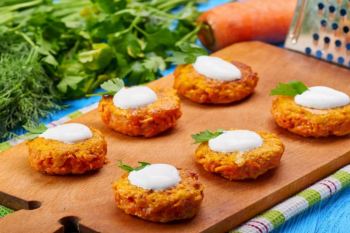 طرز تهیه کوکوی هویج برای ۴ نفر؛ راز طلایی جلوگیری از وا رفتن کوکو هنگام سرخ کردن