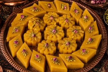 طرز تهیه انواع حلوا با پودر قند؛ ۶ مدل مجلسی و نذری خوش عطر با تمام فوت وفن ها