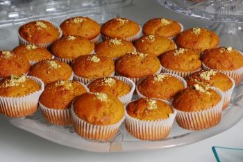 طرز تهیه کیک یزدی در مایکروفر؛ خوش عطر، پف دار و ترک دار مثل قنادی