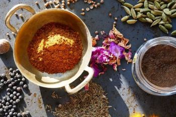 بهترین ادویه برای قیمه چیست؟ ترکیب ادویه قیمه مجلسی و خوش عطر