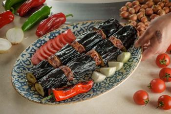 طرز تهیه سورملی کباب به روش رستورانی؛ کباب آبدار با بادمجان کبابی و عطر دودی فوق العاده