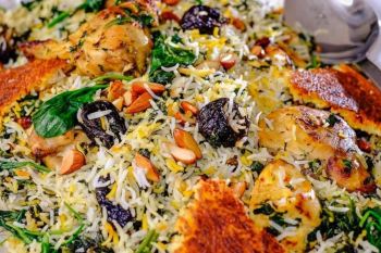 طرز تهیه دمی اسفناج با مرغ؛ یک غذای خوش رنگ و مجلسی با عطر و طعمی بی نظیر