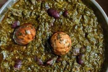 طرز تهیه قلیه تخم مرغ جنوبی؛ غذای محلی خوشمزه و تند با عطر سبزی و تمر هندی