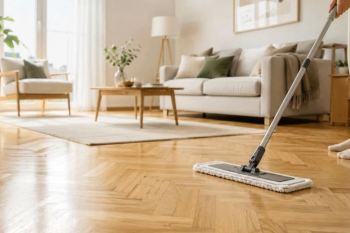 نحوه تمیز کردن پارکت بدون آسیب رساندن به آن؛ ترفندهای ساده برای تمیزی و درخشندگی کف خانه