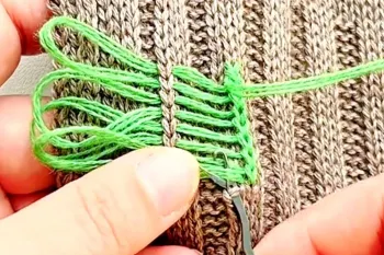 چگونه به راحتی سوراخ یک ژاکت بافتنی را بدون به جا گذاشتن رد تعمیر کنیم!