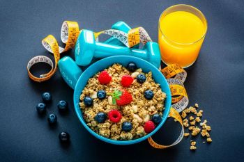 قبل از ورزش صبحگاهی چه بخوریم؟ گرانولا؛ یک انتخاب خوشمزه برای شروع پرانرژی روز