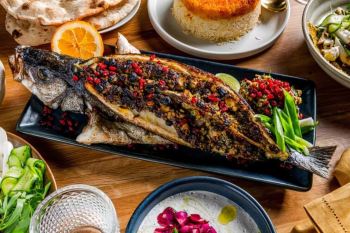 خوراک ماهی با سس انار؛ غذای مجلسی جنوبی با طعمی ترش وشیرین و عطر دل انگیز ادویه ها