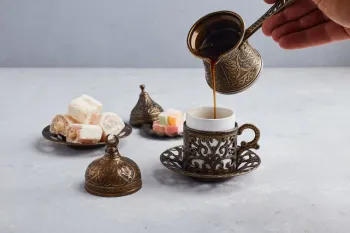 قهوه دله عربی چیست؟ قهوه ای اصیل با طعمی مرد افکن!