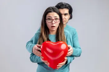 کرَش ناخواسته در رابطه متعهدانه: چگونه باید رفتار کنیم؟!