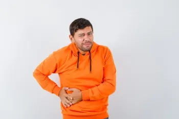 پف زیر چشم و مشکلات کبدی: ۳ نشانه که باید جدی بگیرید!