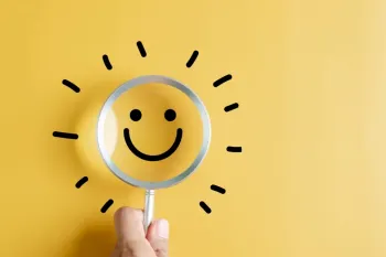 پاکسازی انرژی با آب نمک و کاغذ؛ ۲ ترفند برای انرژی مثبت!
