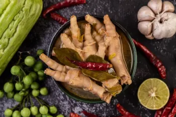پای مرغ چه فایده ای دارد؟ ۶ خاصیت مفید این افزودنی ارزان!