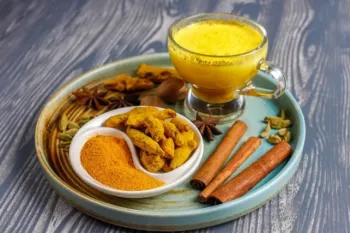 مضرات زردچوبه برای کبد؛ ۷ خطر جدی زردچوبه برای کبد و بدن!