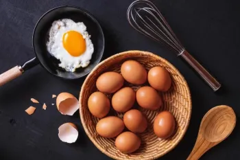 پروتئین مرغ بیشتر است یا تخم مرغ؟ راز عضله سازی و تناسب!