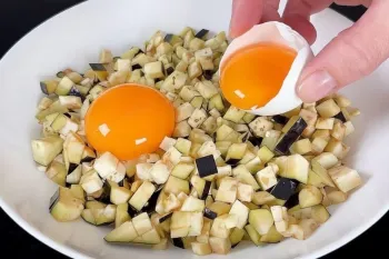 بادمجان و تخم مرغ داری ؟ این غذا رو درست کن از گوشت خوشمزه تره !