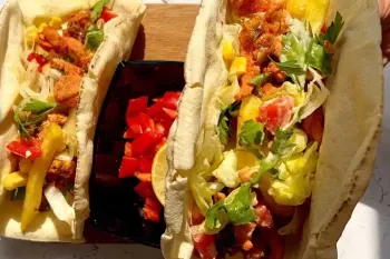طرز تهیه تاکوی مرغ ساده و خوشمزه، غذای سریع و مخصوص مهمونی !