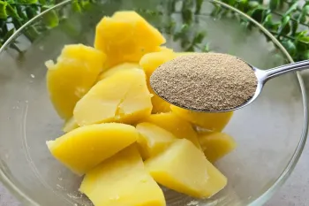 خمیر مایه رو با سیب زمینی مخلوط کن از نتیجش شگفت زده میشی !