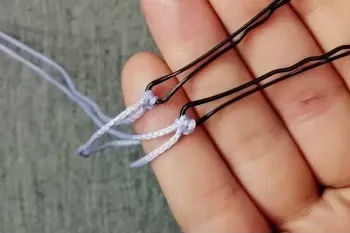 با دو سنجاق سر و نخ، یک اکسسوری موی جذاب درست کنید !