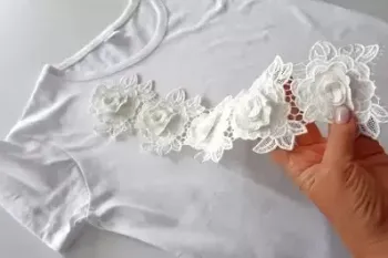 تیشرت های ارزان خریدم، کمی تور به آنها اضافه کردم و آنها را با قیمت بالاتر فروختم !