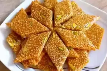 طرز تهیه سوهان کنجدی مقوی و خوشمزه فقط با ۳ قلم مواد ساده !