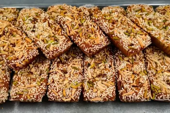 خداحافظی با لقمه های ناسالم ! سالم ترین و کامل ترین تغذیه مدرسه، راز کیک کماج تک نفره