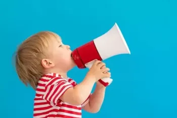 علت دیر حرف زدن کودک : حرف نزدن کودک تا چه سنی طبیعی است ؟