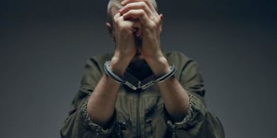 پرتاب ترقه از شوخی