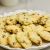 طرز تهیه شیرینی کشمشی بازاری ترد و خوشمزه در منزل