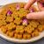 طرز تهیه شیرینی نخودچی رژیمی بدون شکر، بدون روغن با خرما