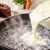 ماست را به آبجوش اضافه کنید! طرز تهیه کیک شکلاتی خیس و لذیذ با یک روش جدید
