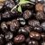 طرز تهیه و شیرین کردن زیتون سیاه در دبه پلاستیکی برای زمستان