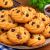 طرز تهیه شیرینی کشمشی بدون فر و همزن؛ نرم، خوشمزه و به آسانی در تابه