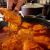 زرشک پلو با مرغ برای ۲۰ نفر؛ روش از بین بردن بوی زهم مرغ و تهیه یک غذای نذری خوشمزه